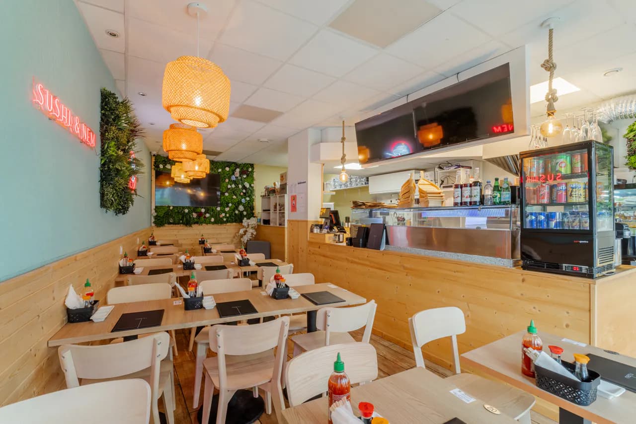 Intérieur du restaurant Sushi & Nem à Thonon