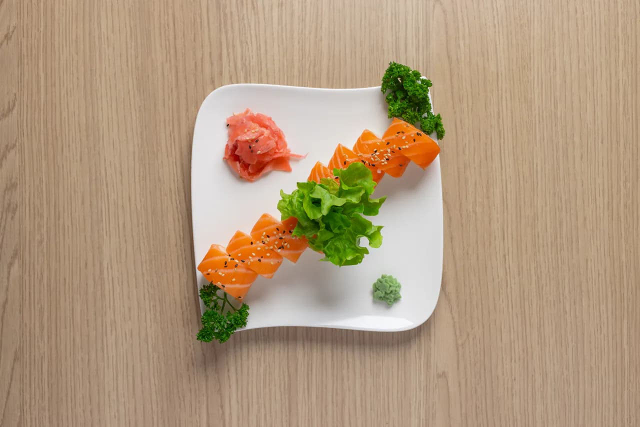 Fromage, enroulé saumon cru